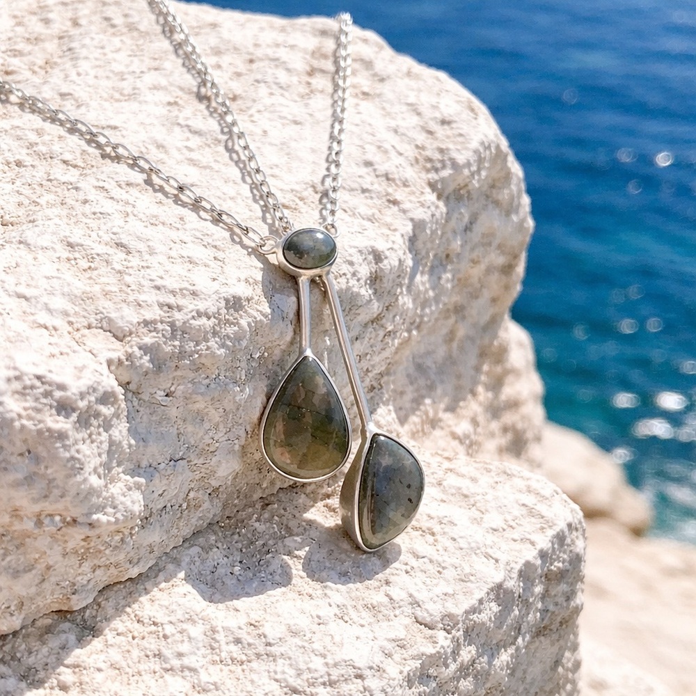 Labradorite Necklace - Picture 4 of 13